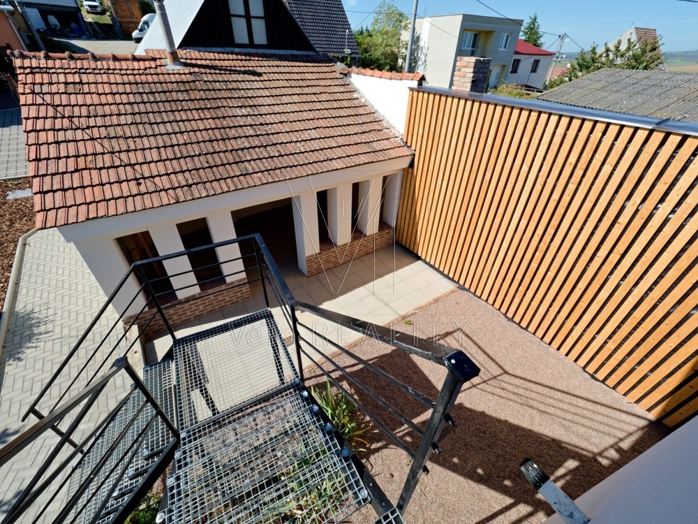 Prodej, nový penzion se třemi byty, obec Zaječ - 3