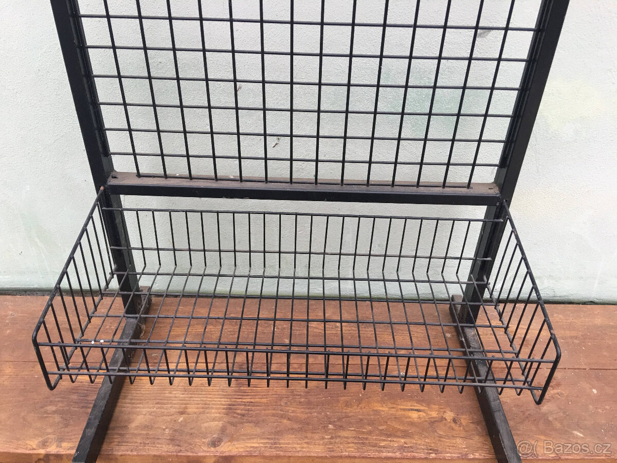 Prodejní stojan kovový - síť s háčky - 3