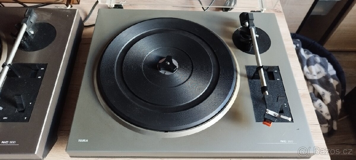 Gramo TESLA NC-300 - 3