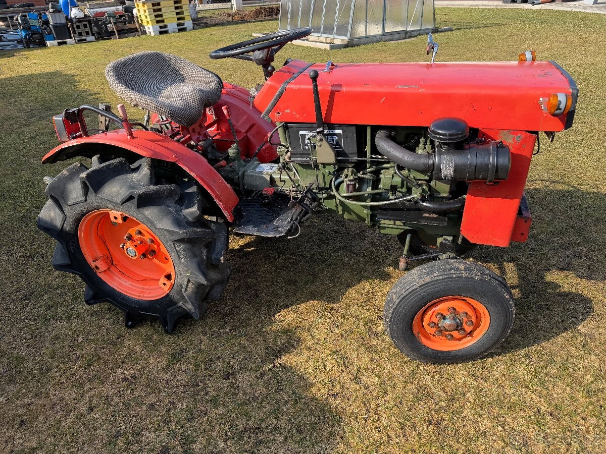 Malotraktor Kubota B7000E - 3