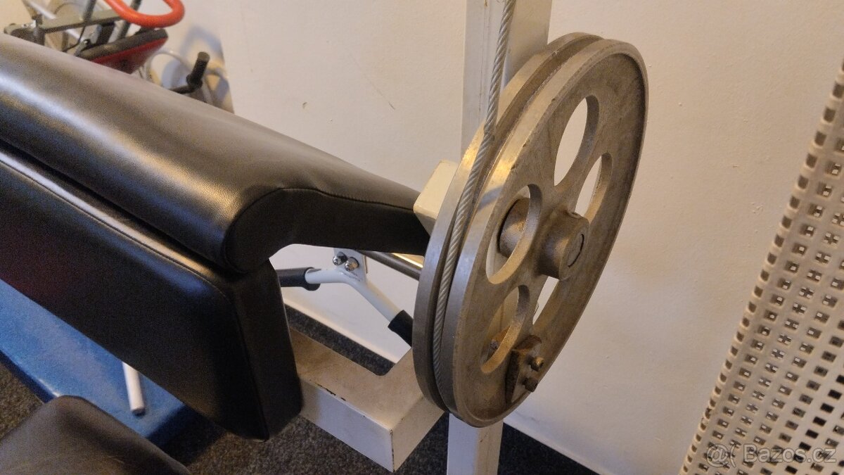 Scottova lavice, posilovací stroj - 3