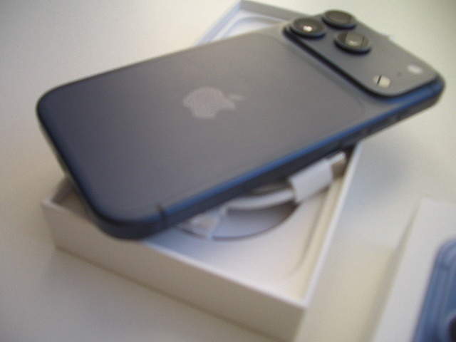 APPLE IPHONE 17 pro max - 3
