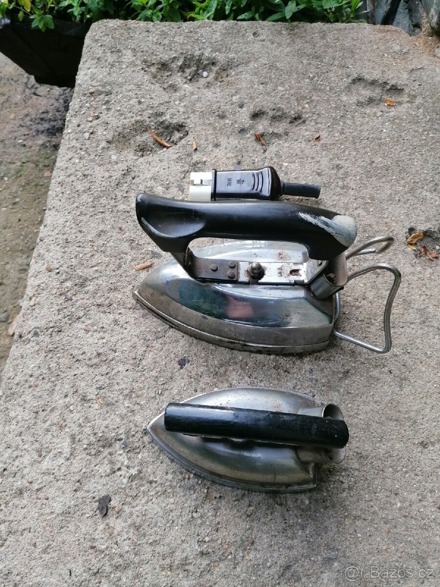 Staré žehličky, vše 300kč - 3