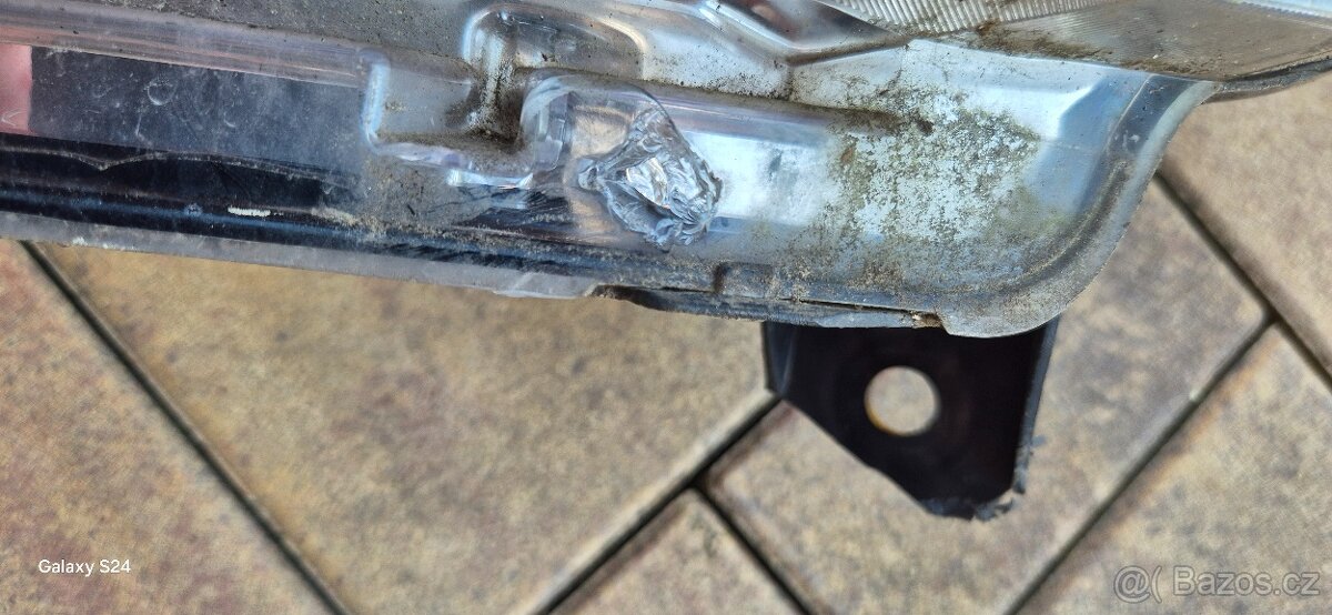 Prodám na Dodge Durango LP světlo poškozené