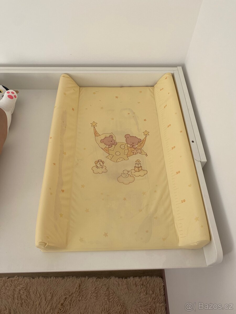 Přebalovací stůl a dětská postýlka - 3