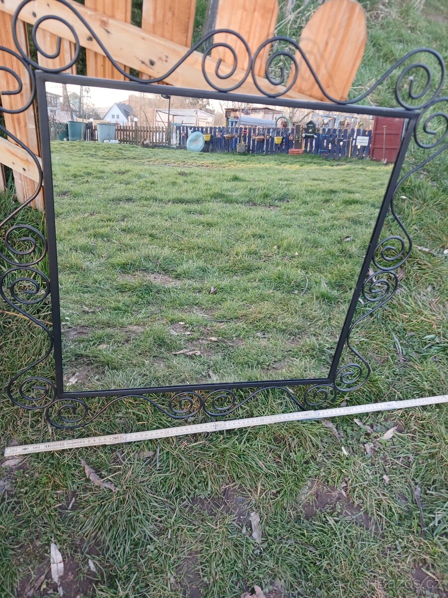 Zrcadlo v kovovým rámu - 3