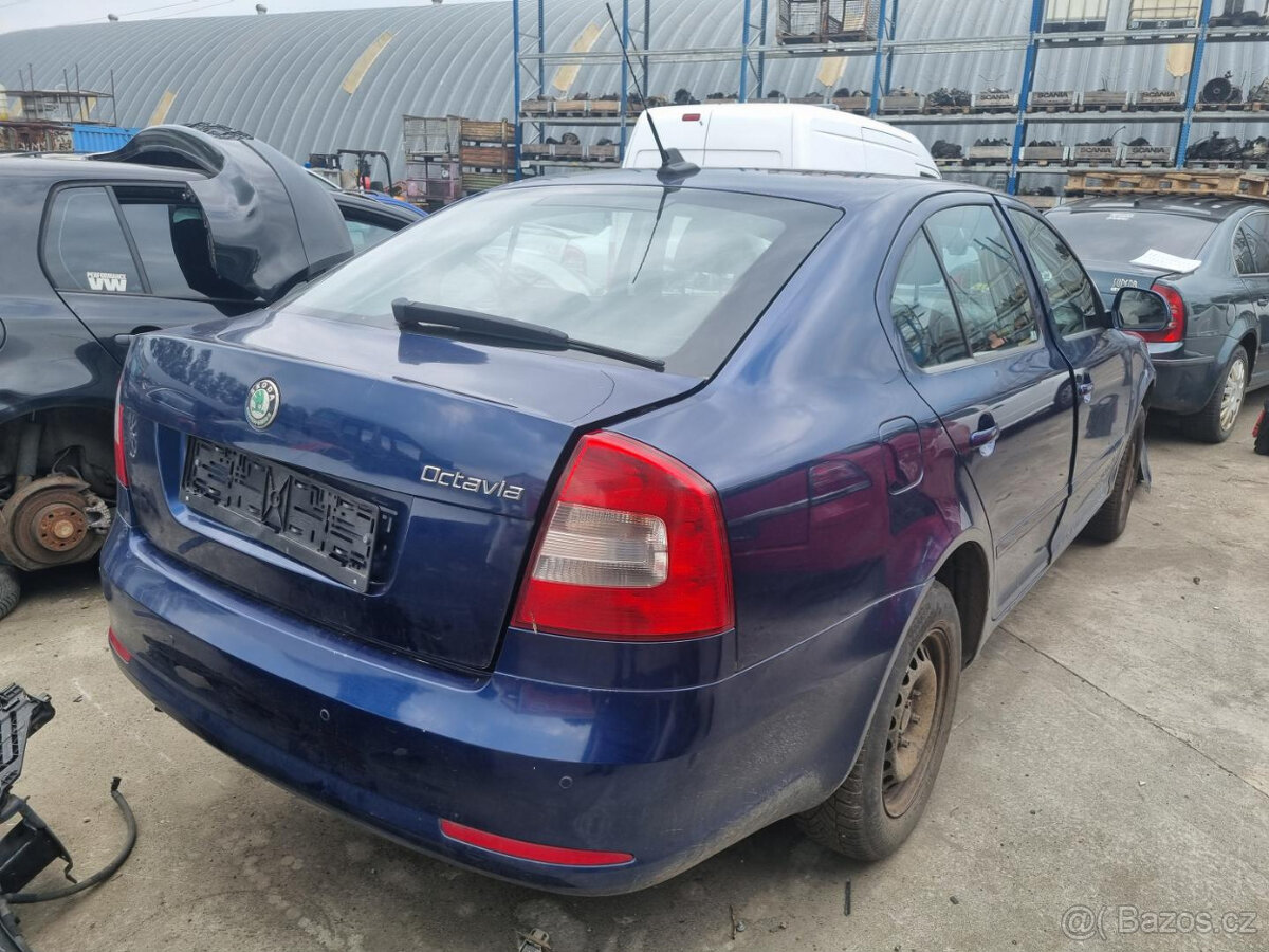 Škoda Octvavia II Facelift 2.0 TDI ( BKD ) 103kW r.2010 modr - 3