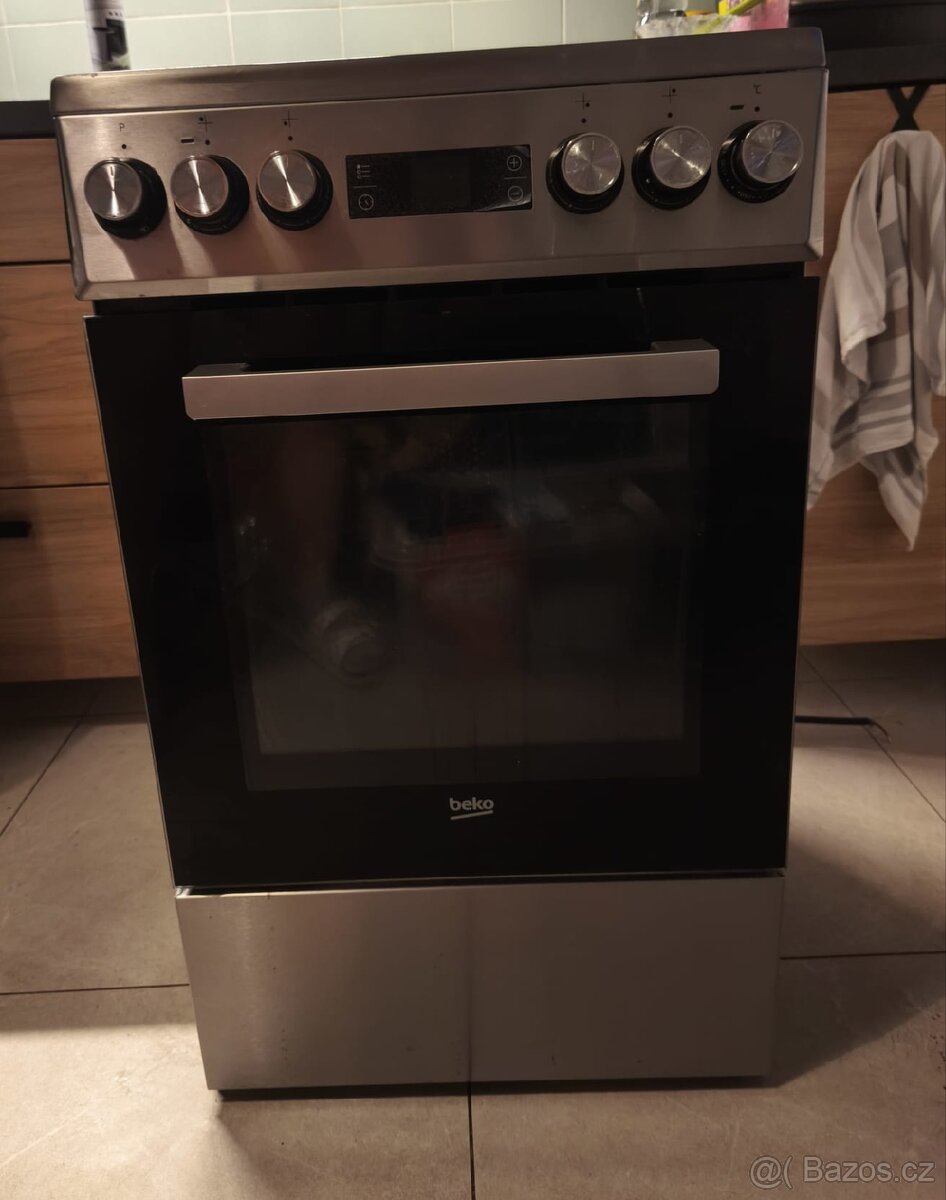 Sklokeramický sporák Beko nerez - 3