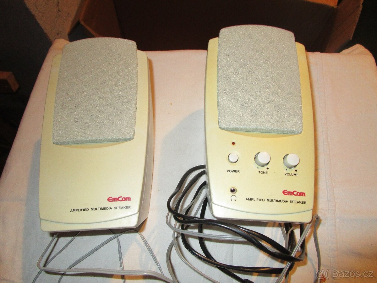 DVD, reproduktory, anténa, telefony, holicí strojek - 3