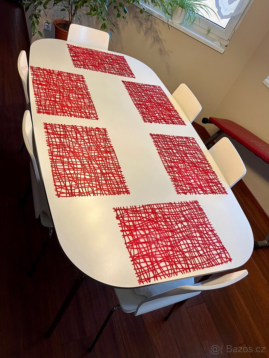 Bílý jídelní stůl (IKEA, Koziol) - 3