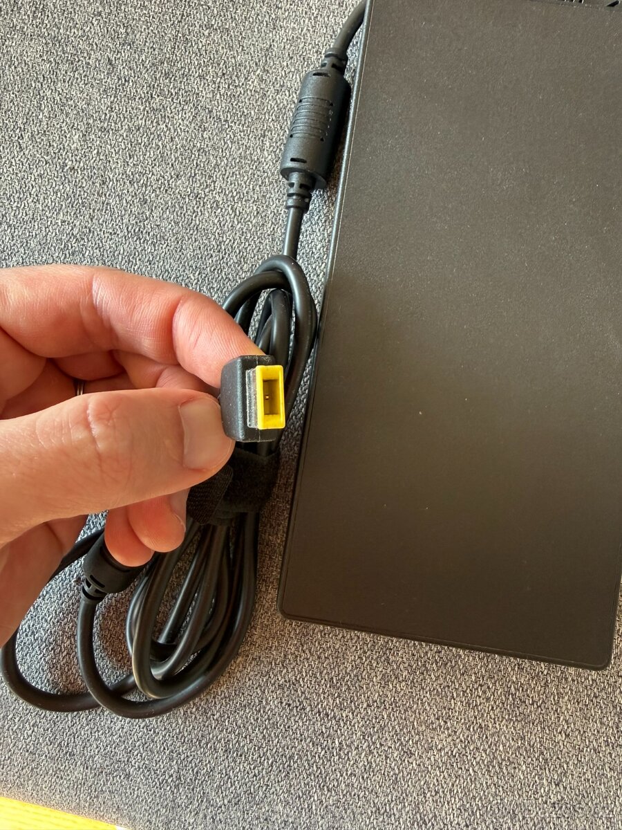 Lenovo adaptér 300W 20V ADL300SDC3A Legion ThinkPad - 3