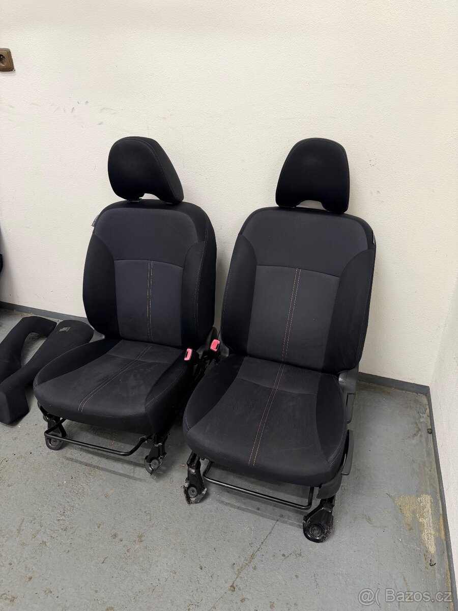 Subaru Forester III sedadla sedačky interiér - 3
