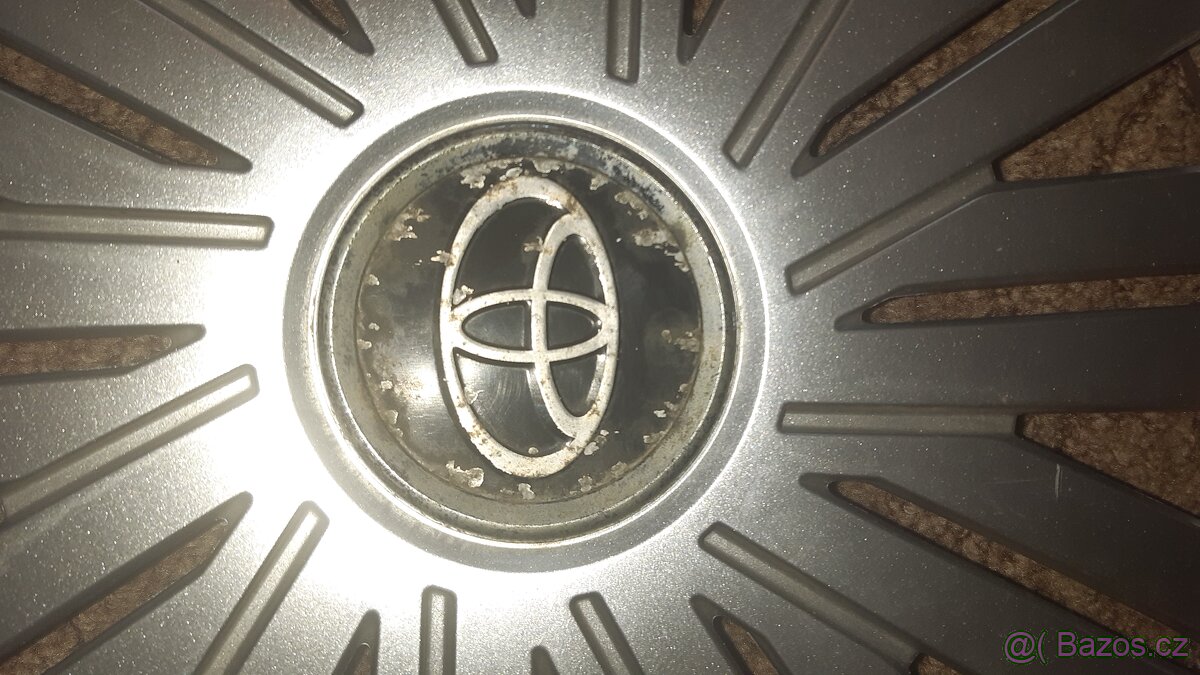 Poklice Toyota 16" - 3