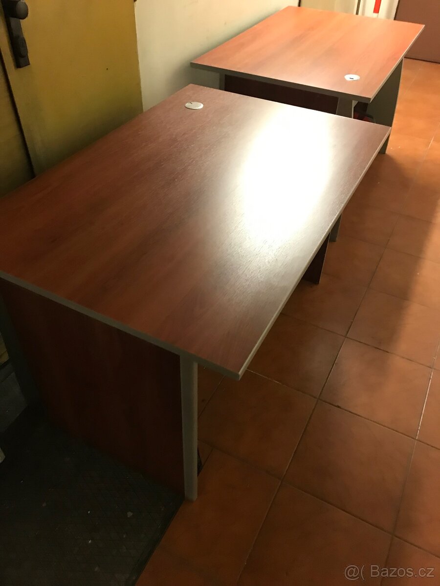 Kancelářský stůl - 3