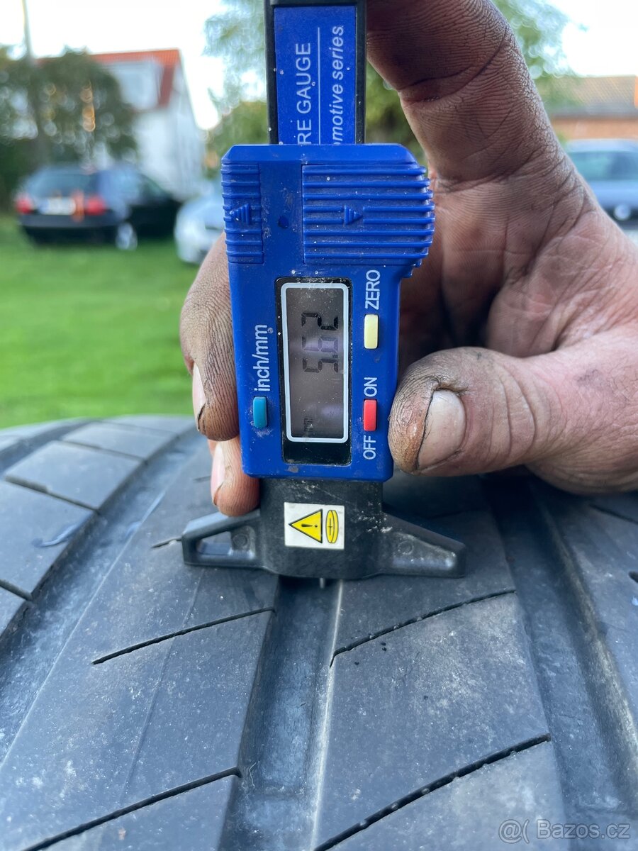 Dvourozměrná sada pneu Bridgestone 275/45 a 305/40 R20 - 3