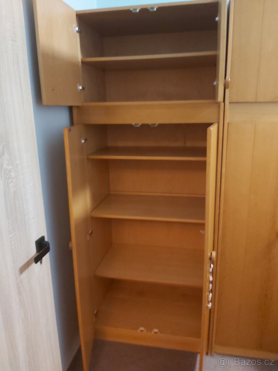 ŠATNÍ POLICOVÁ SKŘÍŇ - 3