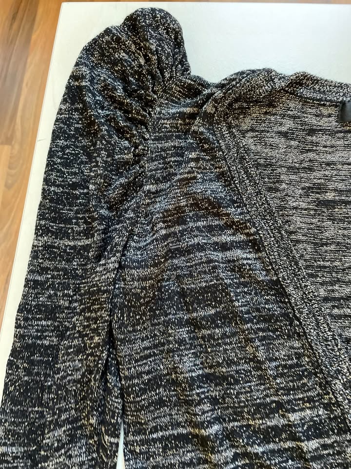 Delší propínací svetřík se stříbrnou nití, vel M i méně, FF - 3