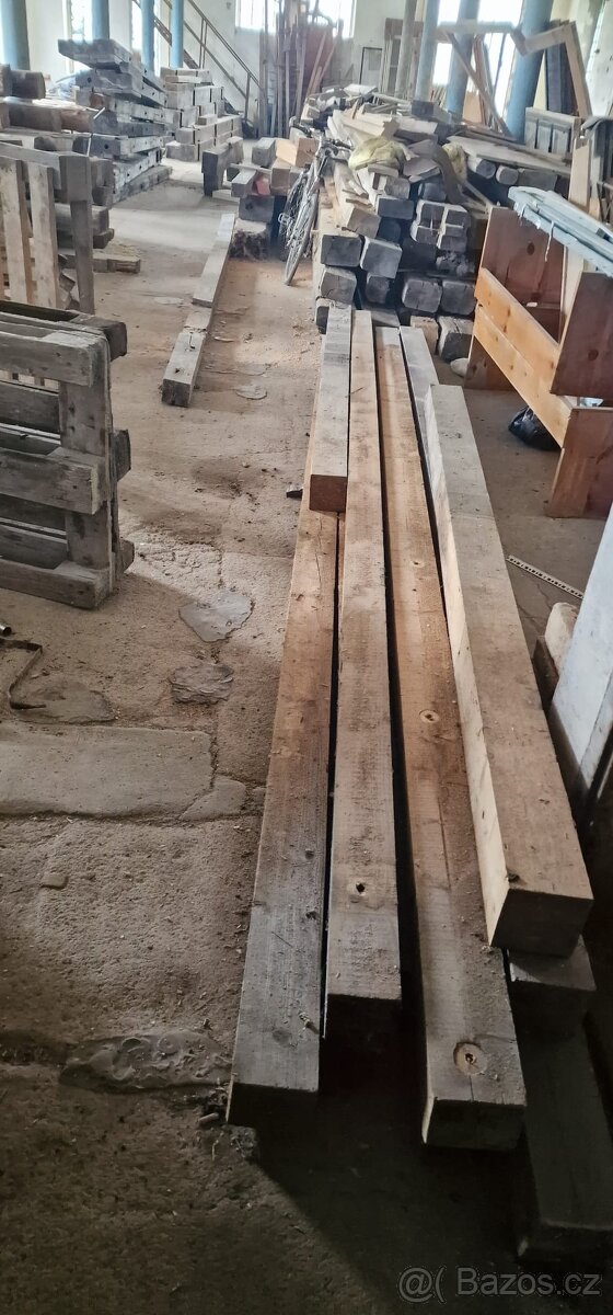 Dřevo různých rozměrů - 3