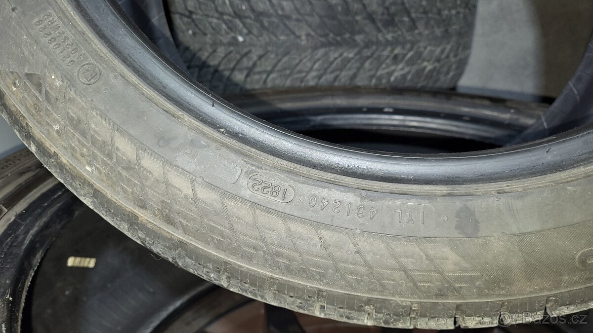 Zimni Nokian 235/45 R18 8-9mm - 3