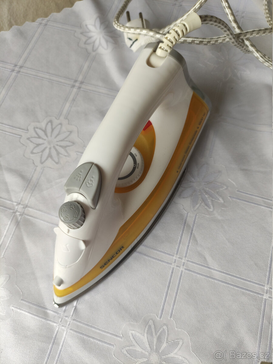 Napařovací žehlička Sencor SSI 2028YL - 3