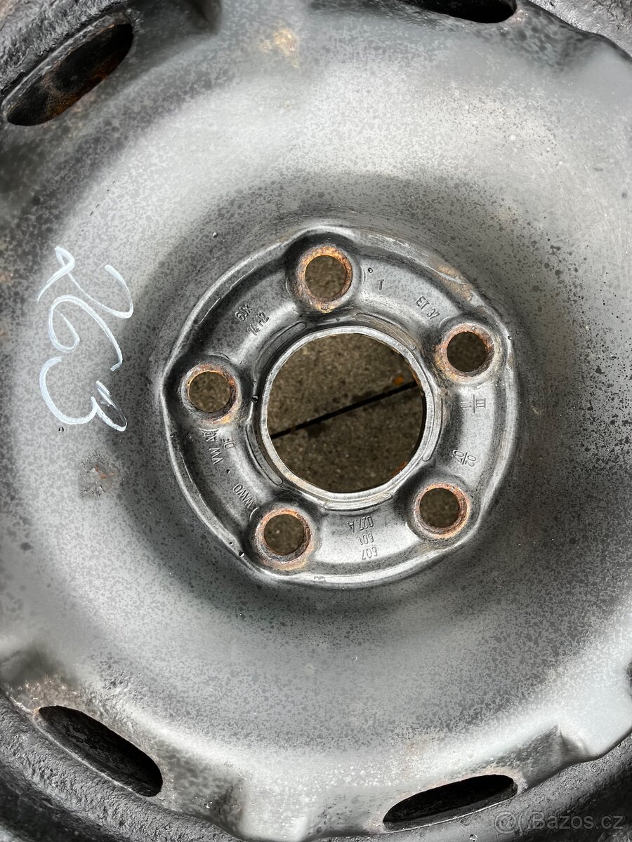 4x plechové disky 5x100 R14, zimní pneu - 3