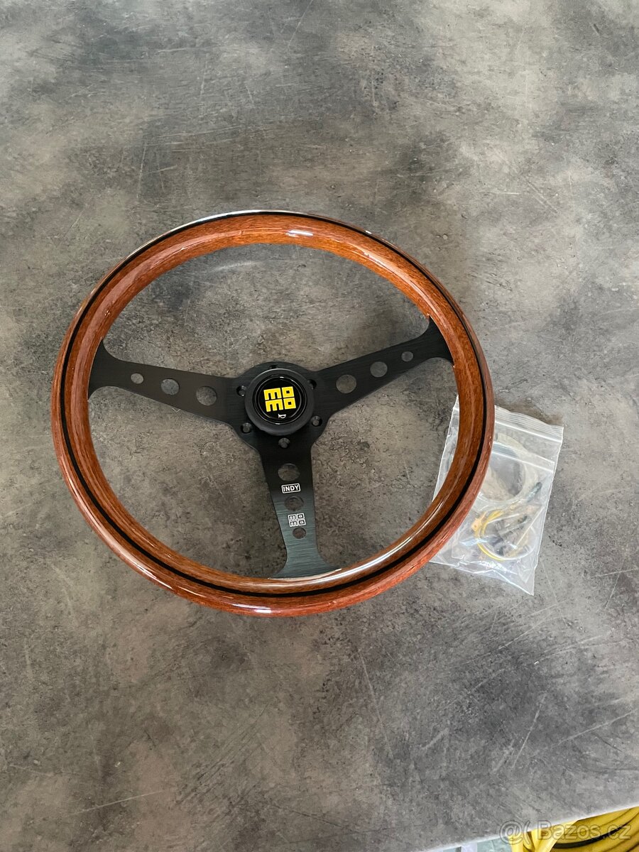 Dřevěný volant Momo Indy - 3
