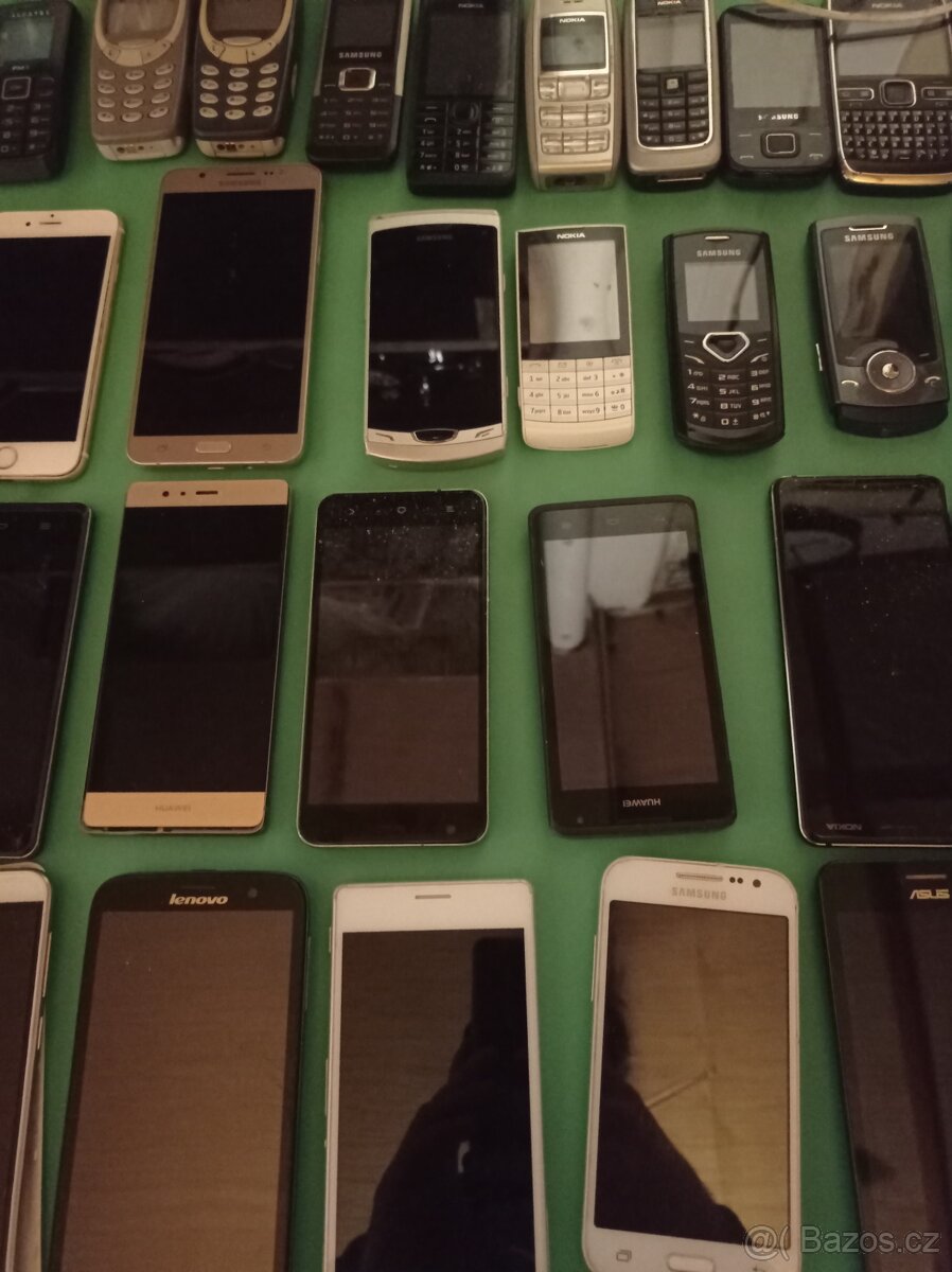 Staré telefony - 3
