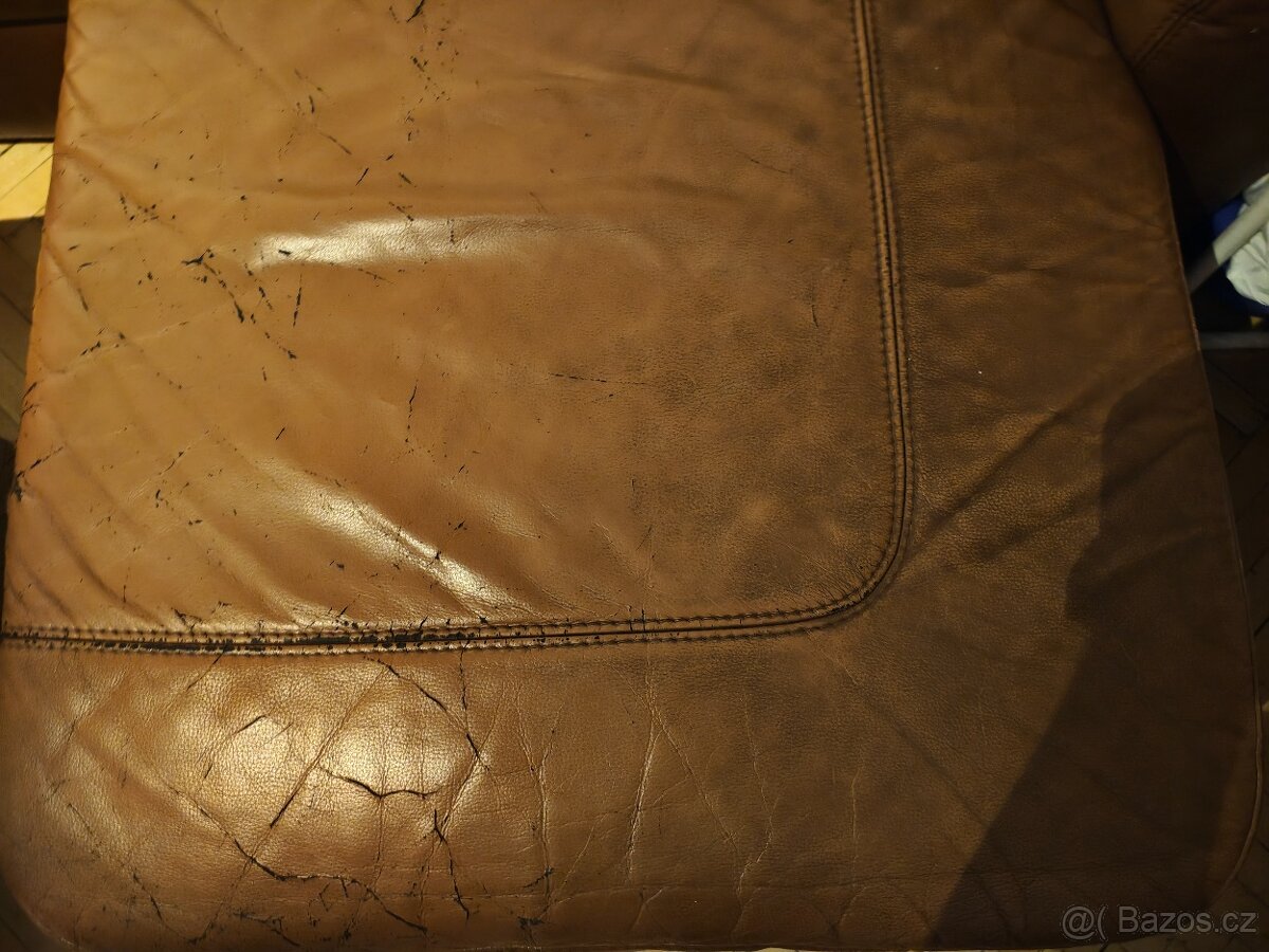 Hnědá kožená sedačka - 3