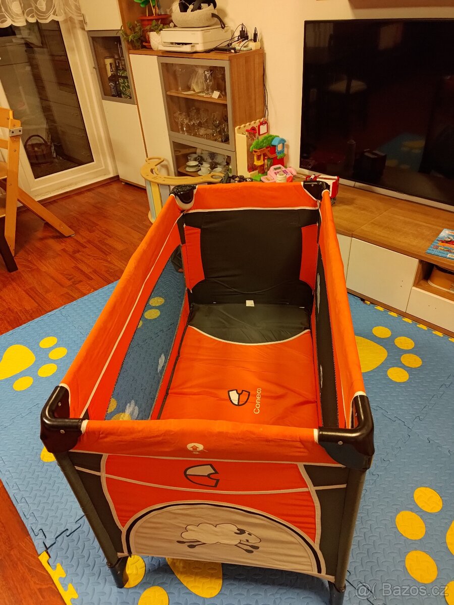 Prodám: pevná dětská cestovní postýlka - 3