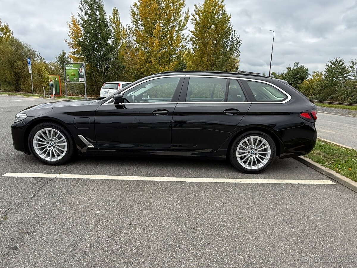 BMW 530e. 215 kW . 140000 km. - 3