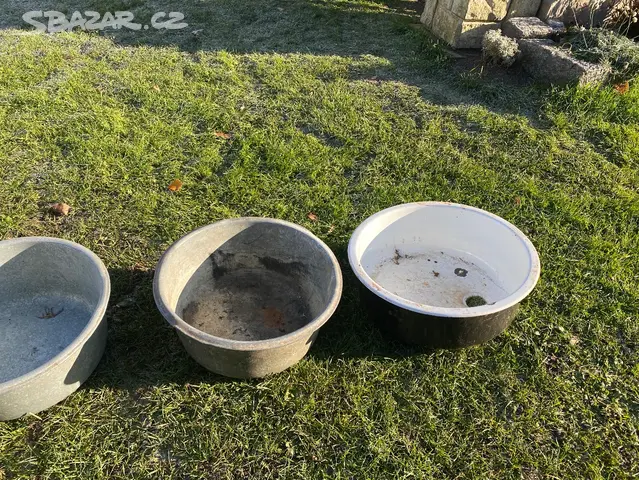 Stare plechove nadoby, pozinkovany hrnec, lavor - 3