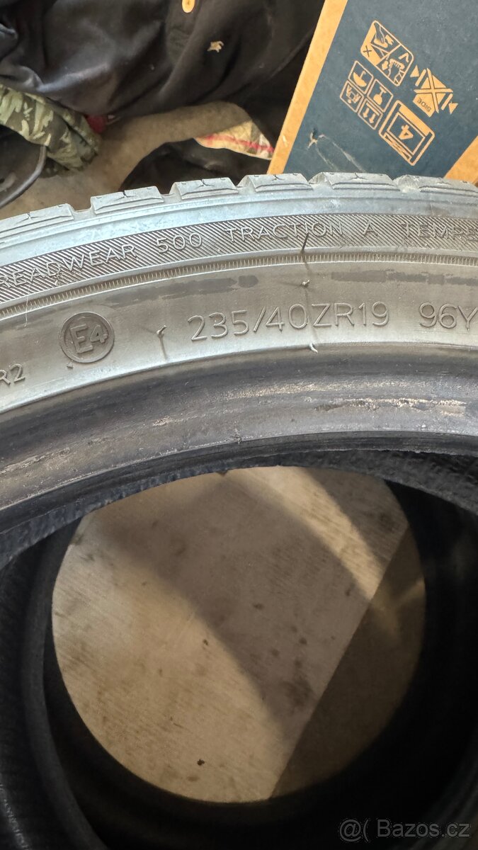 Pneu hankook 235/40 R19 celoroční - 3