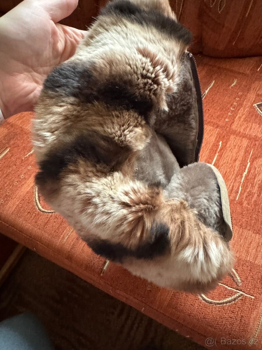 Krásné dámské semišové zimní kozačky s pravým kožíškem - 3