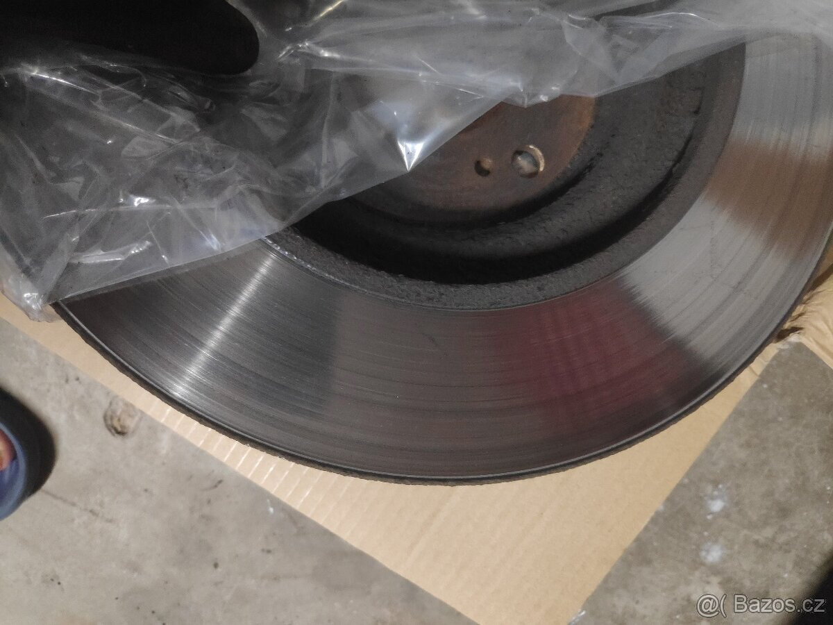 Accord VIII 2.4 přední brzdy - 3