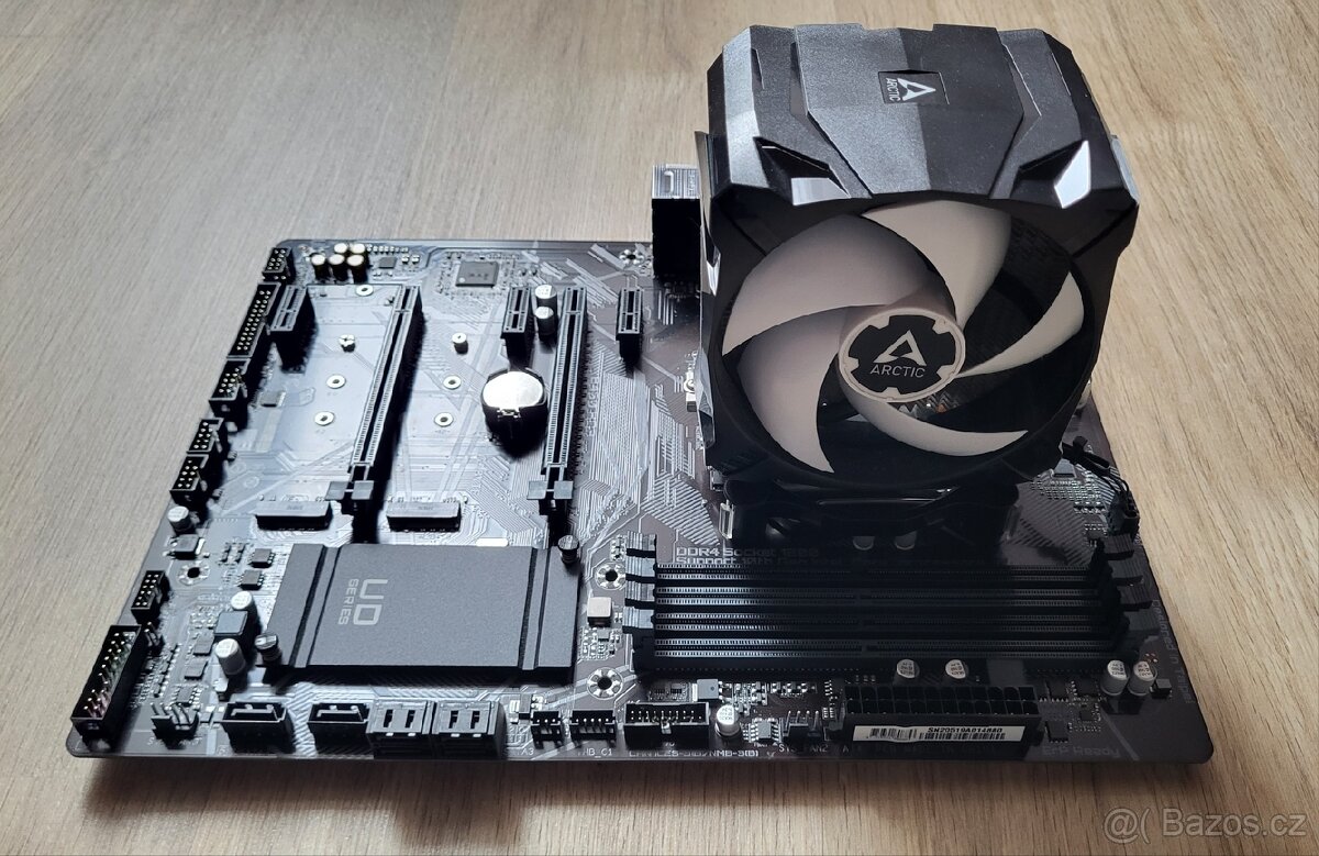 Základní deska Gigabyte s procesorem Intel a chladičem - 3