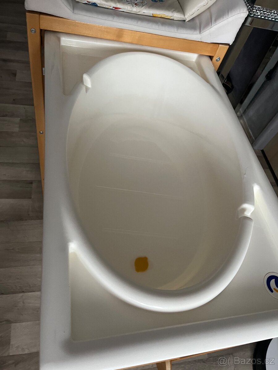 Přebalovací pult z vaničkou - 3