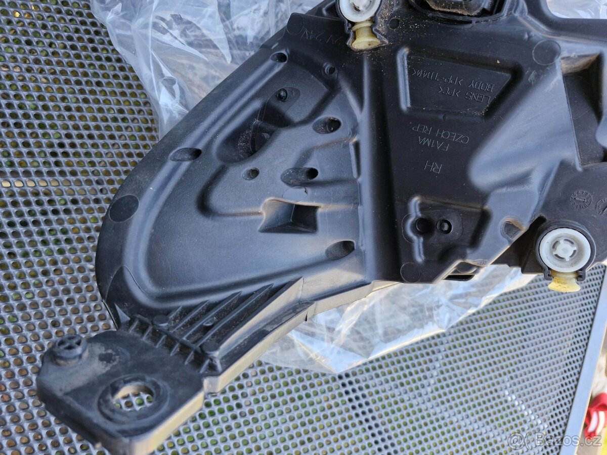 Pravé světlo Ford Focus 2018 + - 3