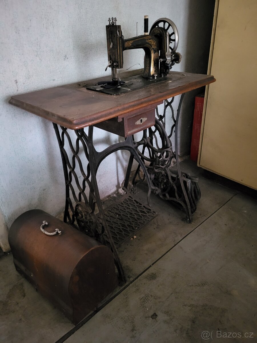 Historický šicí stroj Singer - 3