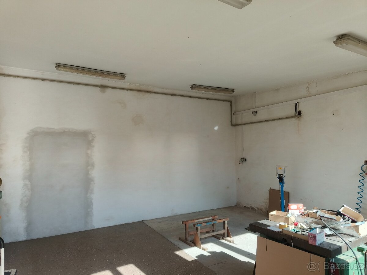 Pronájem dílny / skladu – 230 m² (kancelář + šatna) - 3