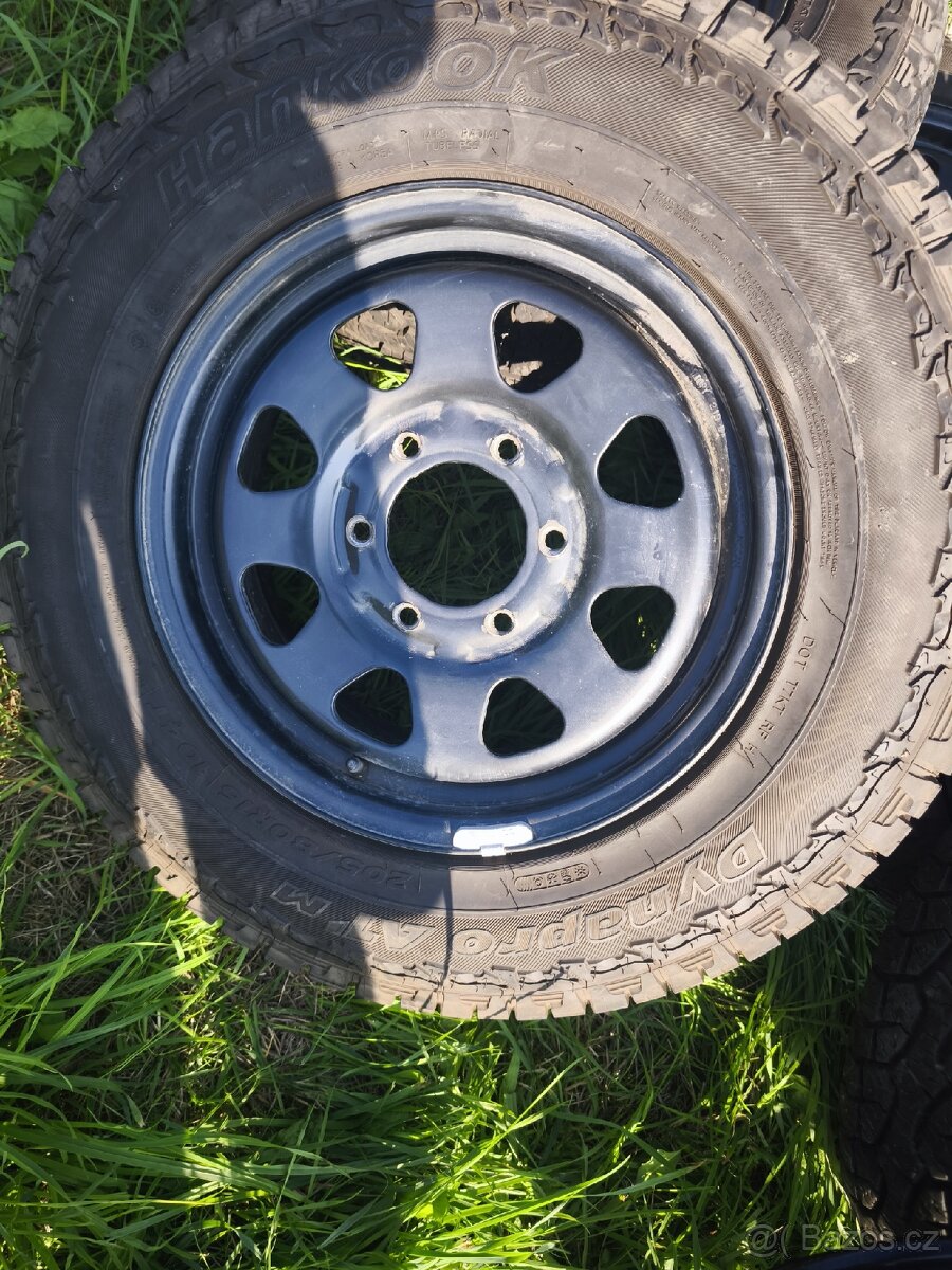 Kola po renovaci nissan navara d22 offroad nové pneu 5ks
