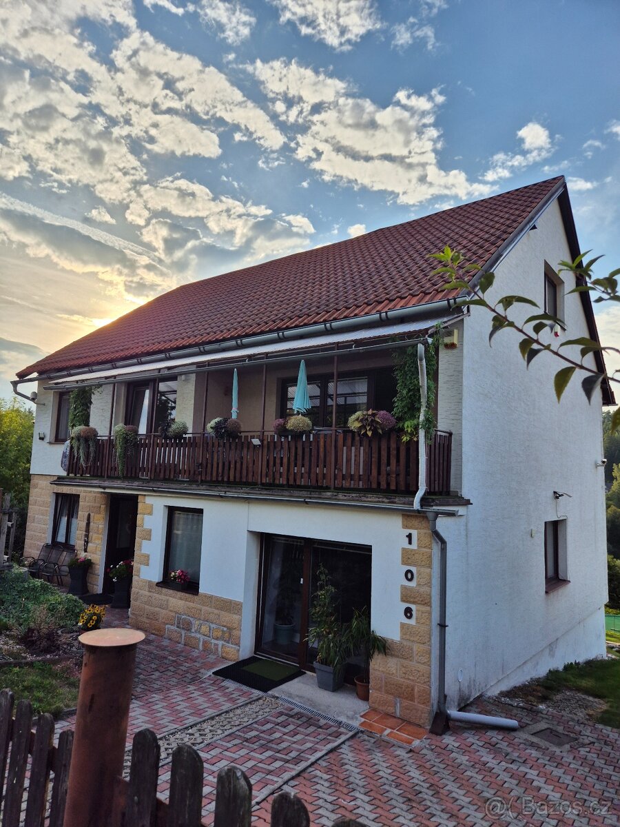 Prostorný dům s možností podnikání v podhradí - 3