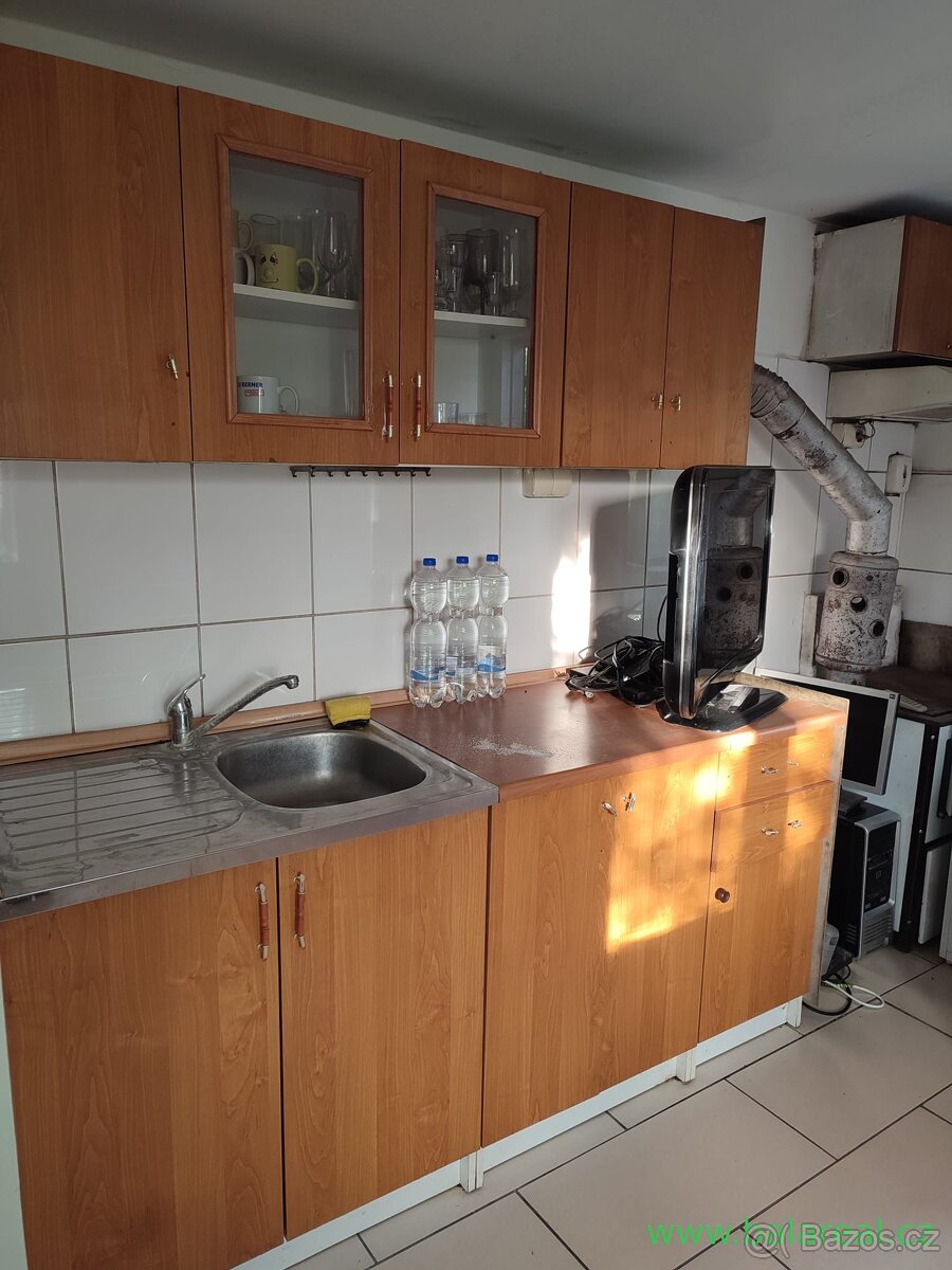 Chata 1+kk se zahradou 700m2 v Brně ve Staré Líšni. - 3