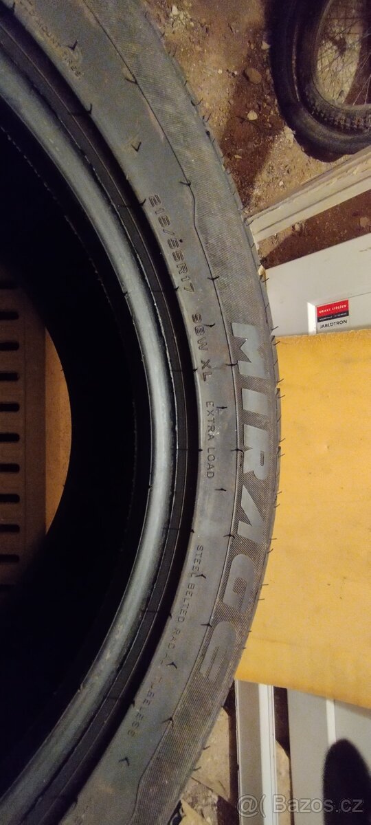Pneu 215/55 R17 - 3