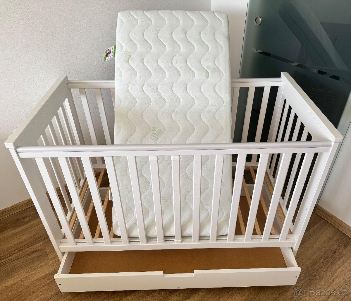 Bila postylka se suplikem a antialergickou matraci - 3