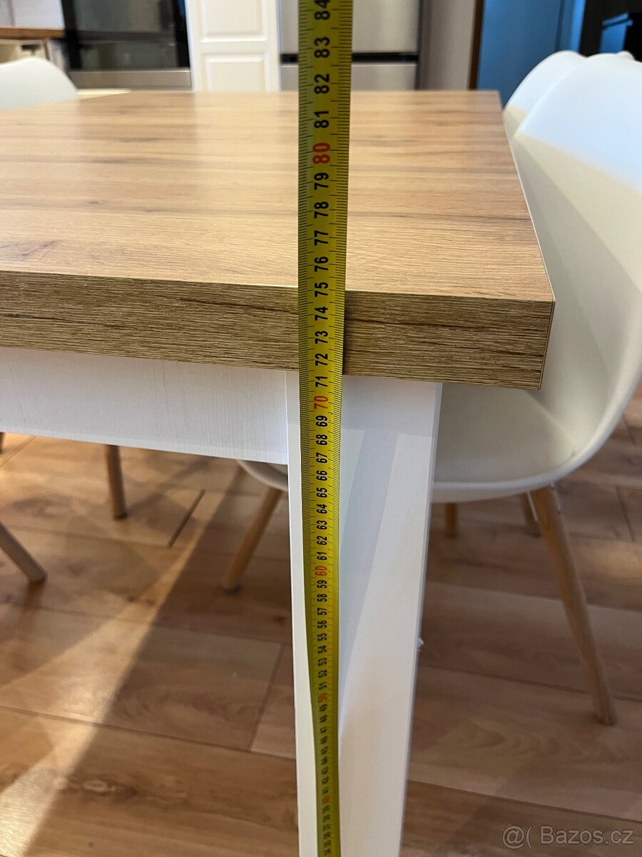 Kuchyňský jídelní stůl se 4 židlemi - 3
