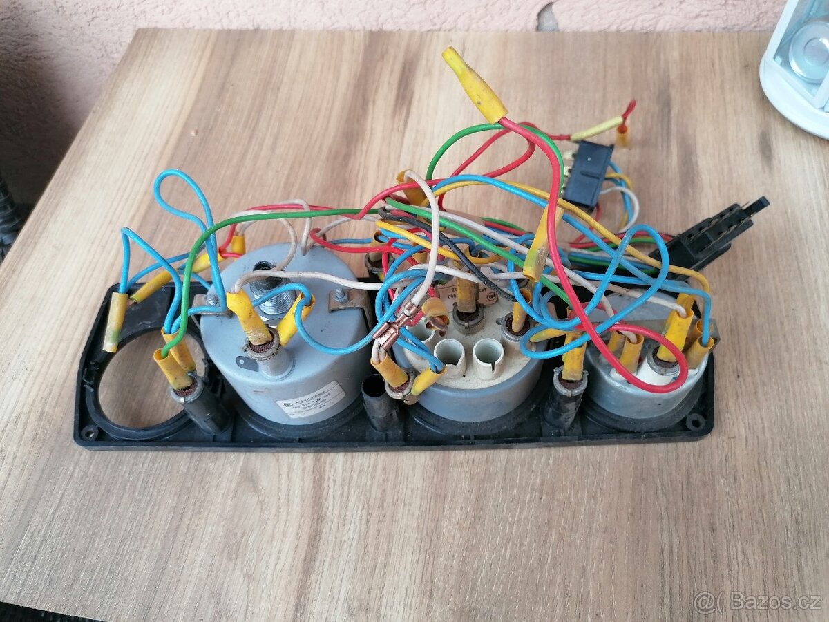 Přístrojová deska Škoda 120 - 3