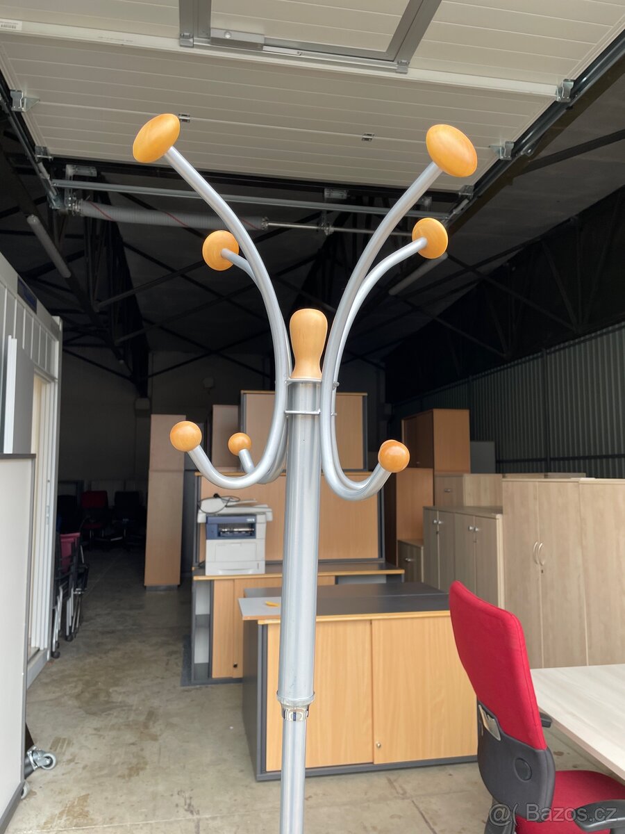 Kovový věšák - 3