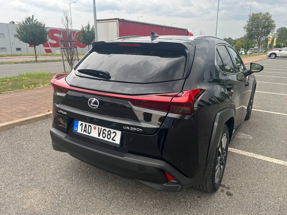 Lexus UX 250h 12/2019, 58 000 km - 3