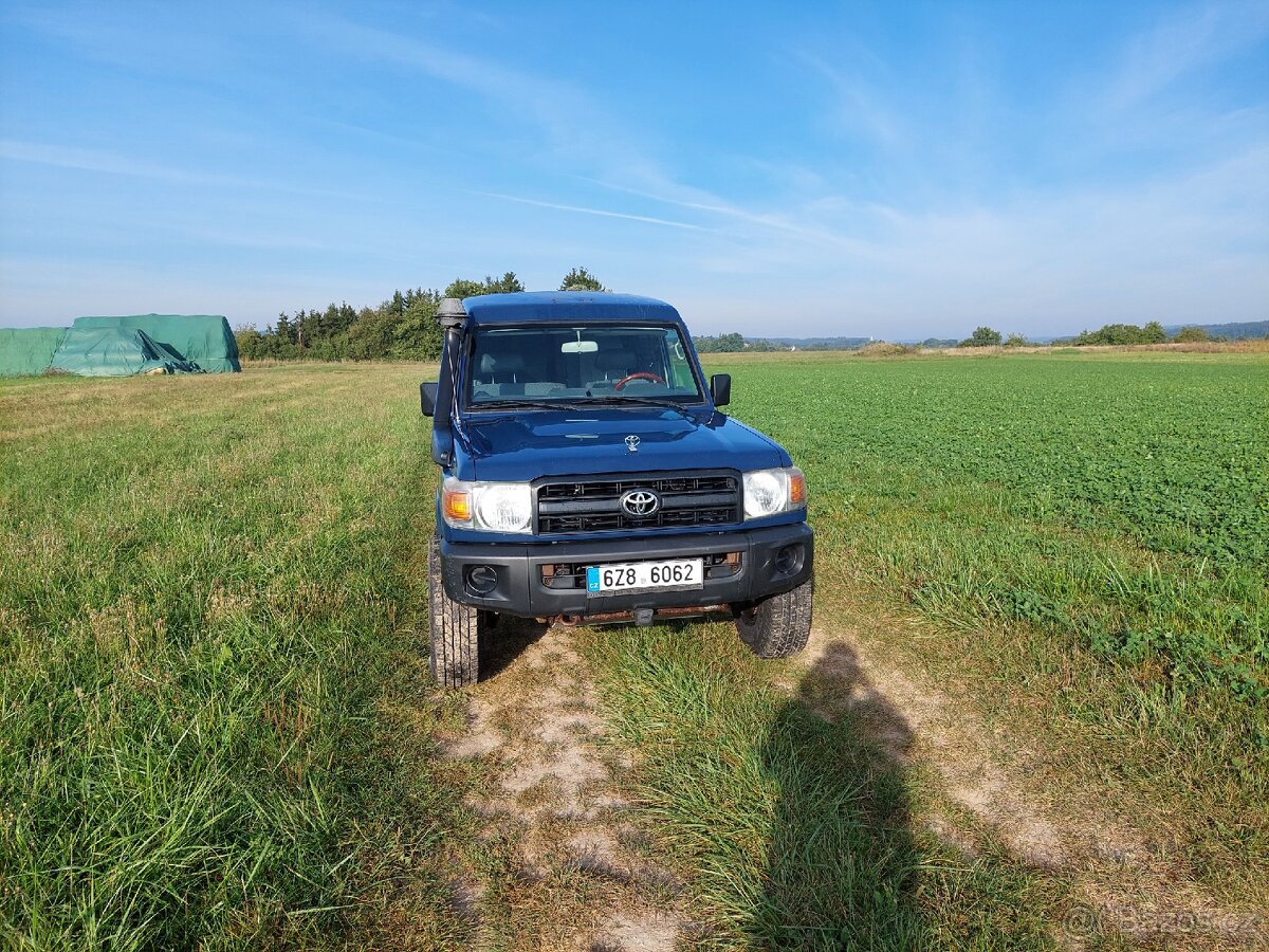 Toyota Land Cruiser HZJ 78