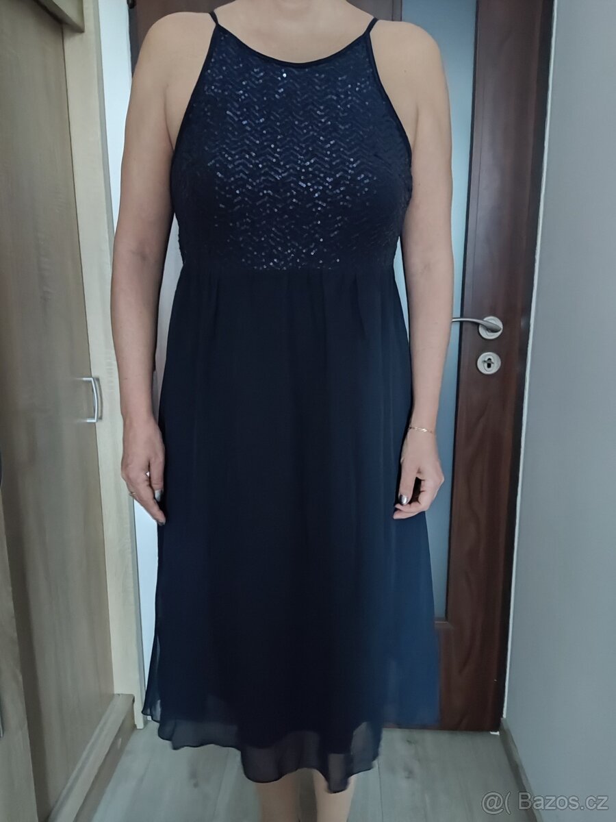 Kontrastní glitrové šaty - 3